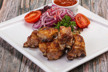 Grilled lamb ribs with tomato sauce