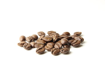 Fototapeta premium coffee beans isolated on white