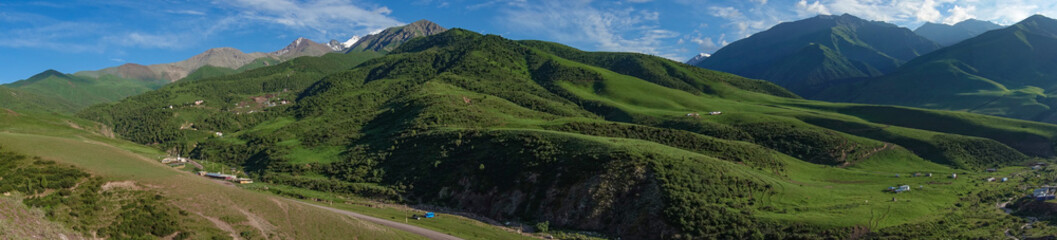 Fototapeta na wymiar panoramic view of the alpan mountains