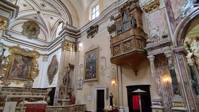 Benevento - Panoramica interna della Chiesa  dell'Annunziata