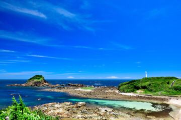 青い空と白い灯台