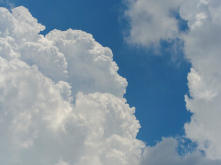 Naklejka na ściany i meble 夏空と積乱雲の背景画像