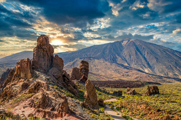roques de Garcia stone and Teide mountain volcano in the Teide National Park  Tenerife  Canary Islands  Spain
