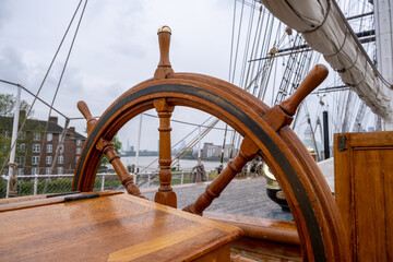 Steering wheel and rigging of sailing boat