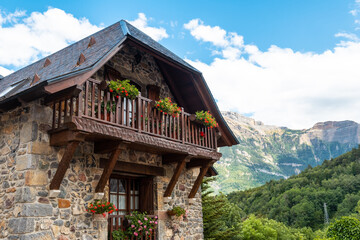 Fototapeta na wymiar Traditional mountain house in Piedrafita de Jaca in the Pyrenees, Biescas, Alto Gallego, Huesca