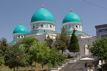 Obraz premium Khoja Ahror Valiy Mosque is a mosque in Tashkent, Uzbekistan. Also known as the Jama or Dzhuma Mosque, it was built in 1451 by Sheikh Ubaydullo Khoja Akhror.