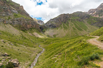 Obraz premium Salto de Tendenera waterfall in the Ripera valley, Panticosa in the Pyrenees. Huesca