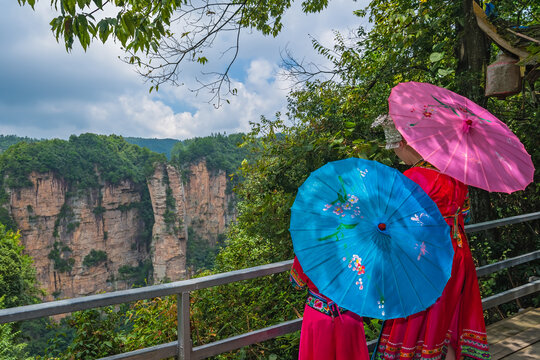 Women with umbrella on the Heaven Pillar viewpoint