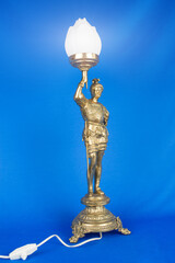 vintage candelabrum with included light, table lamp of bronze, table lamp with ceiling, antique table lamp, lamp with the figure of a knight holding a torch