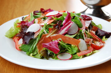 彩りのミックスサラダ