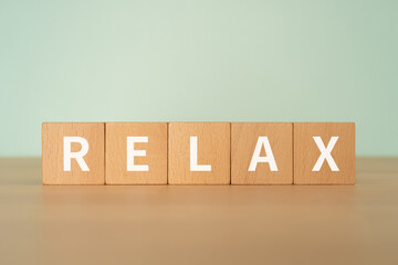 リラックスのイメージ｜「RELAX」と書かれたブロック
