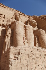 Estatuas del templo de abu simbel en egipto