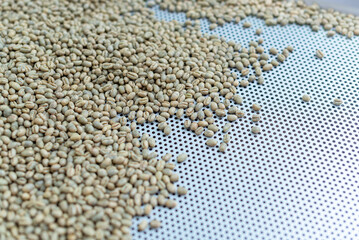 peaberry green bean coffee, specialty arabica coffee beans for roasting.