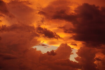 夕日に染まった雲