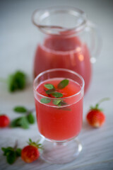Fototapeta na wymiar Cold summer strawberry kvass with mint in a glass