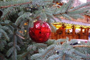 christmas bauble on a christmas tree (wrocław marketplace) - obrazy, fototapety, plakaty