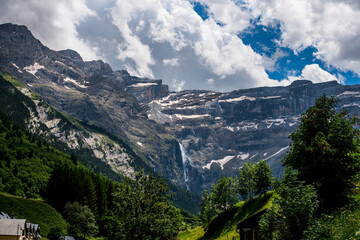 Cascada de Gavarnie, French Pyrenees. waterfall in the mountains.  - obrazy, fototapety, plakaty
