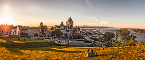 Naklejka premium Frontenac Castle in Old Quebec City in the beautiful sunrise light