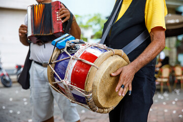Street musicians in the Dominican Republic. Santo Domingo Columbus Park, Colonial Zone. - obrazy, fototapety, plakaty