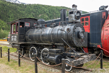 Naklejka premium White pass tourist train historic locomotive in small Alaskan town of Skagway