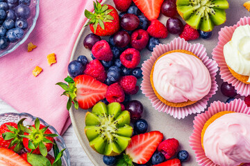 Cupcakes mit Früchten