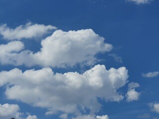 Himmel weiß-blau