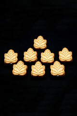 Delicious cookies filled with vanilla cream made with honey or maple syrup from Canadian trees, the traditional sweet of Canada