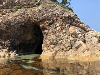 カヤックで洞窟に進入