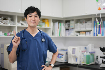 病院のお医者さん男性