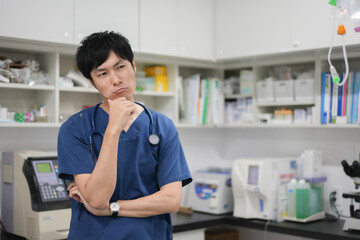 病院のお医者さん男性