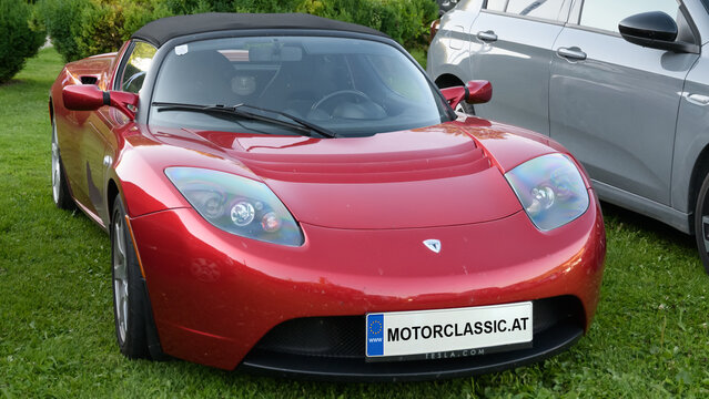 tesla roadster, electrice powered convertible sports car