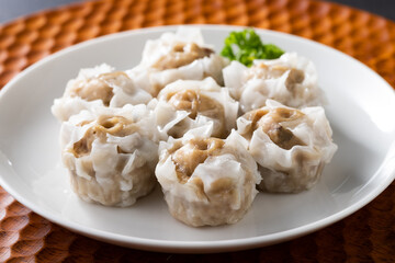 肉汁溢れるプリプリの焼売