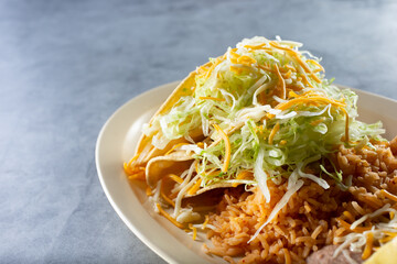 A view of a hard tacos plate.
