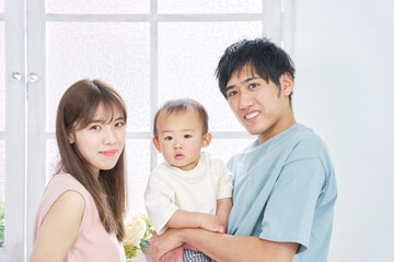 子育て世代の家族のポートレート