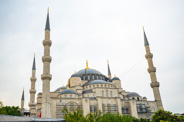 Fototapeta na wymiar The Sultanahmet Mosque or Blue Mosque in old town of Istanbul, Turkey