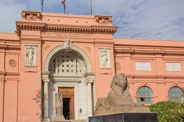 Obraz premium CAIRO, EGYPT - DECEMBER 29, 2021: Beautiful view of the Cairo Museum in Cairo, Egypt