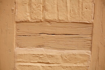 Beige Ziegelmauer mit Fachwerk-Balken, Deutschland, Europa