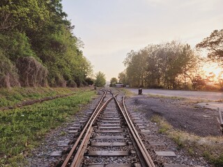 Fototapeta premium 철길이 있는 노을이 지는 풍경