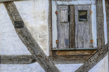 Fenster in einem alten Fachwerkhaus in der Altstadt von Wetzlar