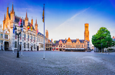 Obraz premium Bruges, Belgium. Sunrise in Burg Square with Belfry, famous city of Flanders.