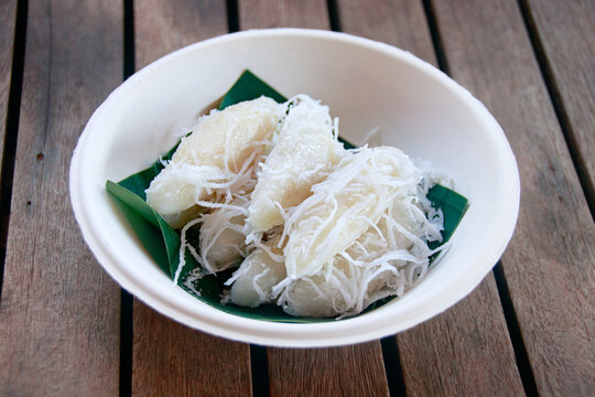 Noam Ango&rsquo;t Skor or Khmer Sticky Rice Dumpling with Palm Sugar