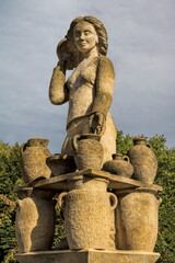 bad muskau, deutschland - statue vom marktbrunnen