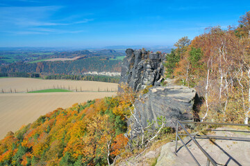 Blick auf die Bärensteine  vom Lilienstein in der Sächsische Schweiz - Elbe sandstone mountains in autumn, view from Lilienstein to mountains Baerensteine © LianeM