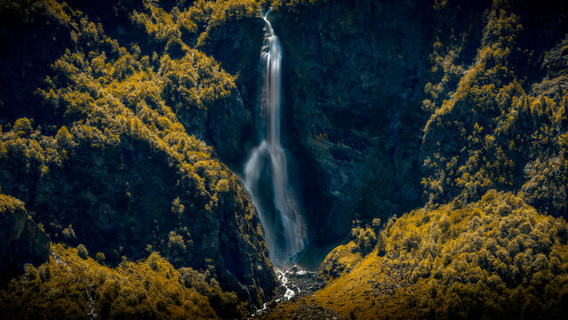 Lac d'O&ocirc; cascade orange