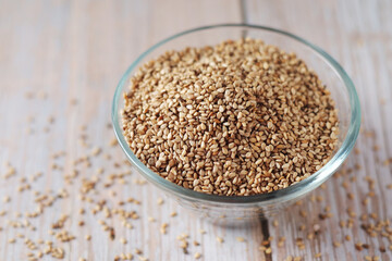 Sesame seeds in a small glass bowl	