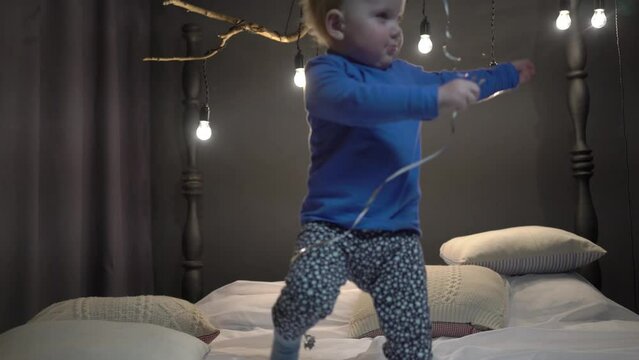 4K A child plays in the bedroom with balloons.