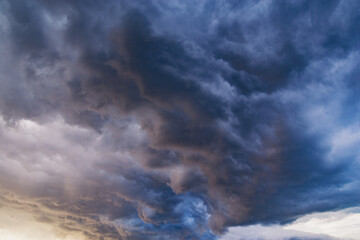 Fototapeta na wymiar Evening sunset cloudscape after the thunderstorm.