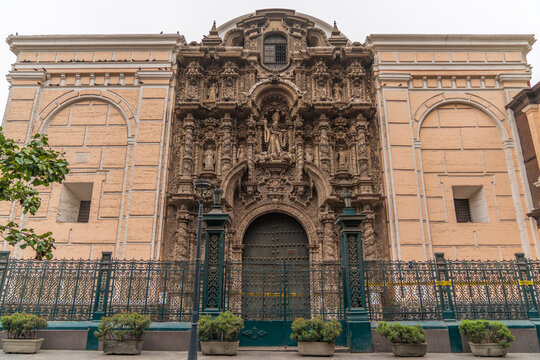 Basilica and Convent of San Agust&iacute;n (Iglesia de San Agust&iacute;n) with its beautiful baroque sculptures