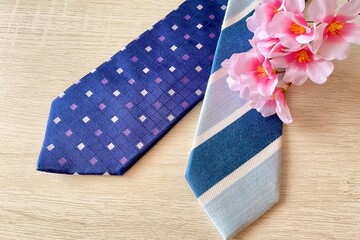 Obraz premium 桜とネクタイ 新入生･新社会人のイメージ
