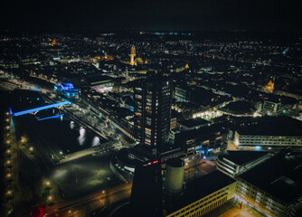 Fototapeta na wymiar Miasto nocą.Zdjęcie z drona.